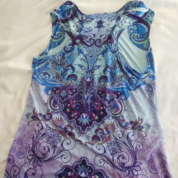 Two woman's sleeveless Sublimation tops - Picture 5 of 5